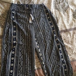 Angie pants floral in dark blue with white